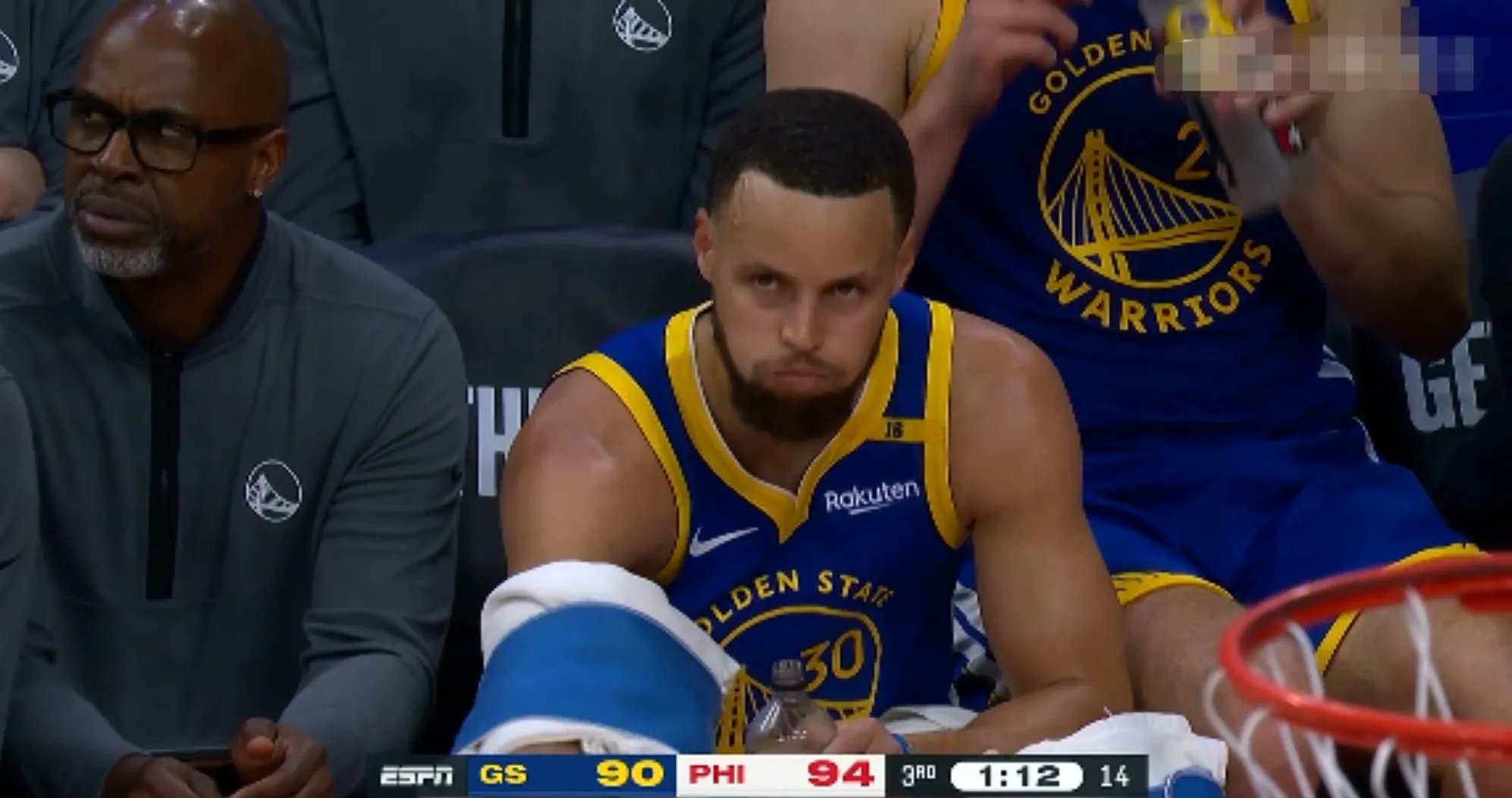 九游娱乐中国官网-库里在比赛中受伤退赛，塔图姆主帅表示担忧(世界杯预选赛中国战绩)