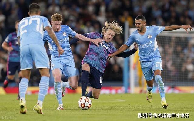 九游娱乐互动中心-包含羽毛球小组赛,塞外海豚队与东城铁骑队翻盘,阵地战处理得当!防线高度稳定的词条