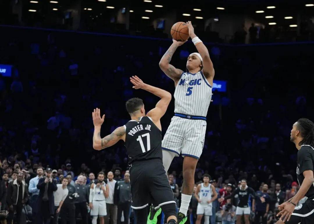 山东泰山训练开放日，窗口期绝杀压哨引欢呼，NBA季后赛在即，细节决定成败的简单介绍