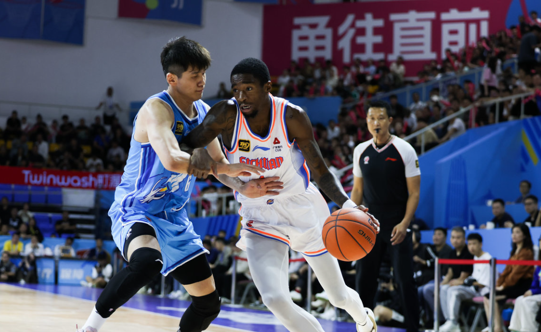 九游娱乐官方平台-赛地聚焦——CBA常规赛转会期热度飙升；利物浦伤情更新；球迷炸锅；年轻球员得到机会的简单介绍